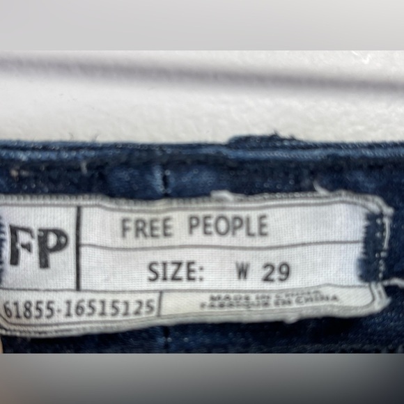 FREE PEOPLE Jeans Women’s Size 29 High-Rise Frayed Hem Busted‎ Knee Skinny - Picture 9 of 13